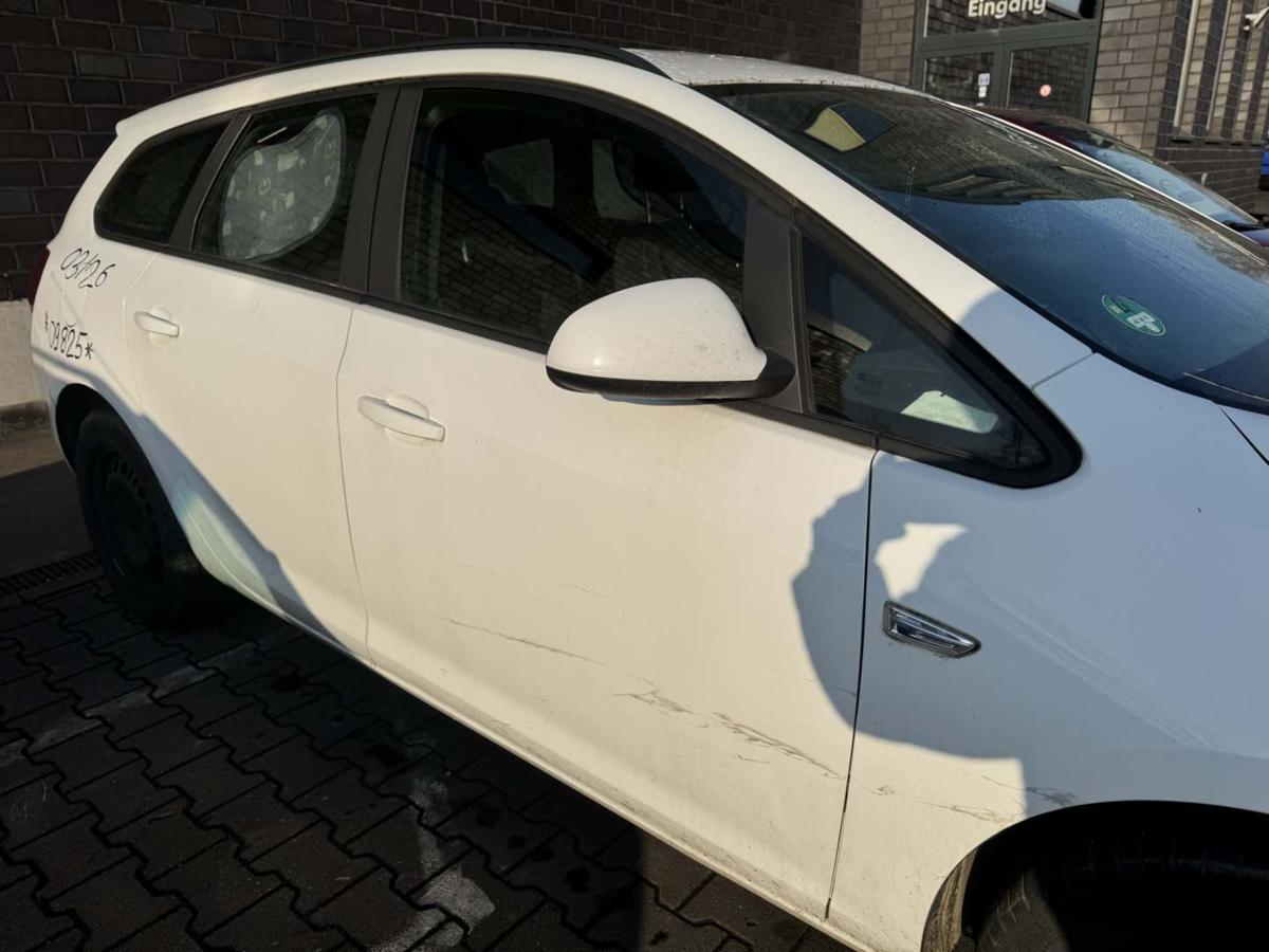 Opel Astra J Sports Tourer original T&uuml;r vorn rechts Z40R Schneewei&szlig; Rohbau Bj.2012